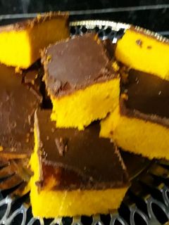 Foto de Bolo de Cenoura com cobertura de chocolate sequinha/crocante